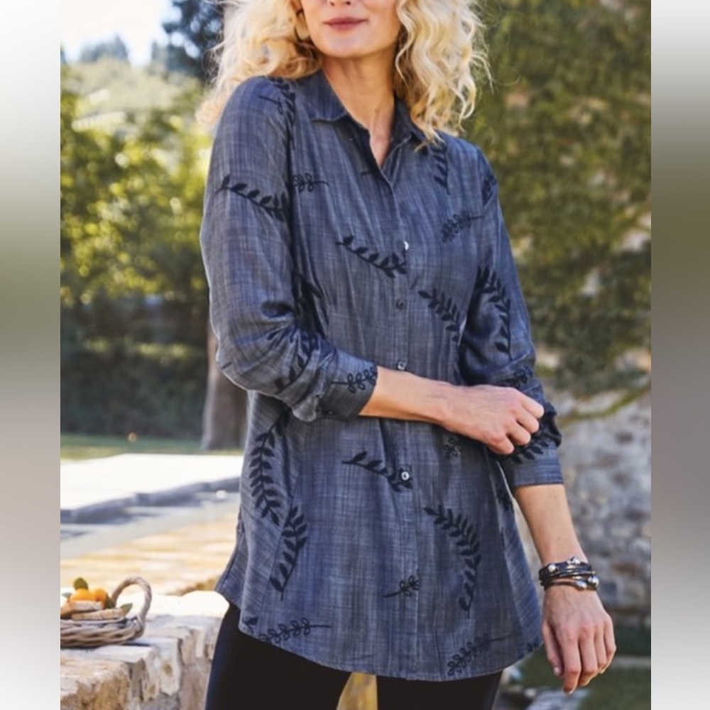 SOFT SURROUNDINGS - Embroidered Chambray Button Up Sz Medium